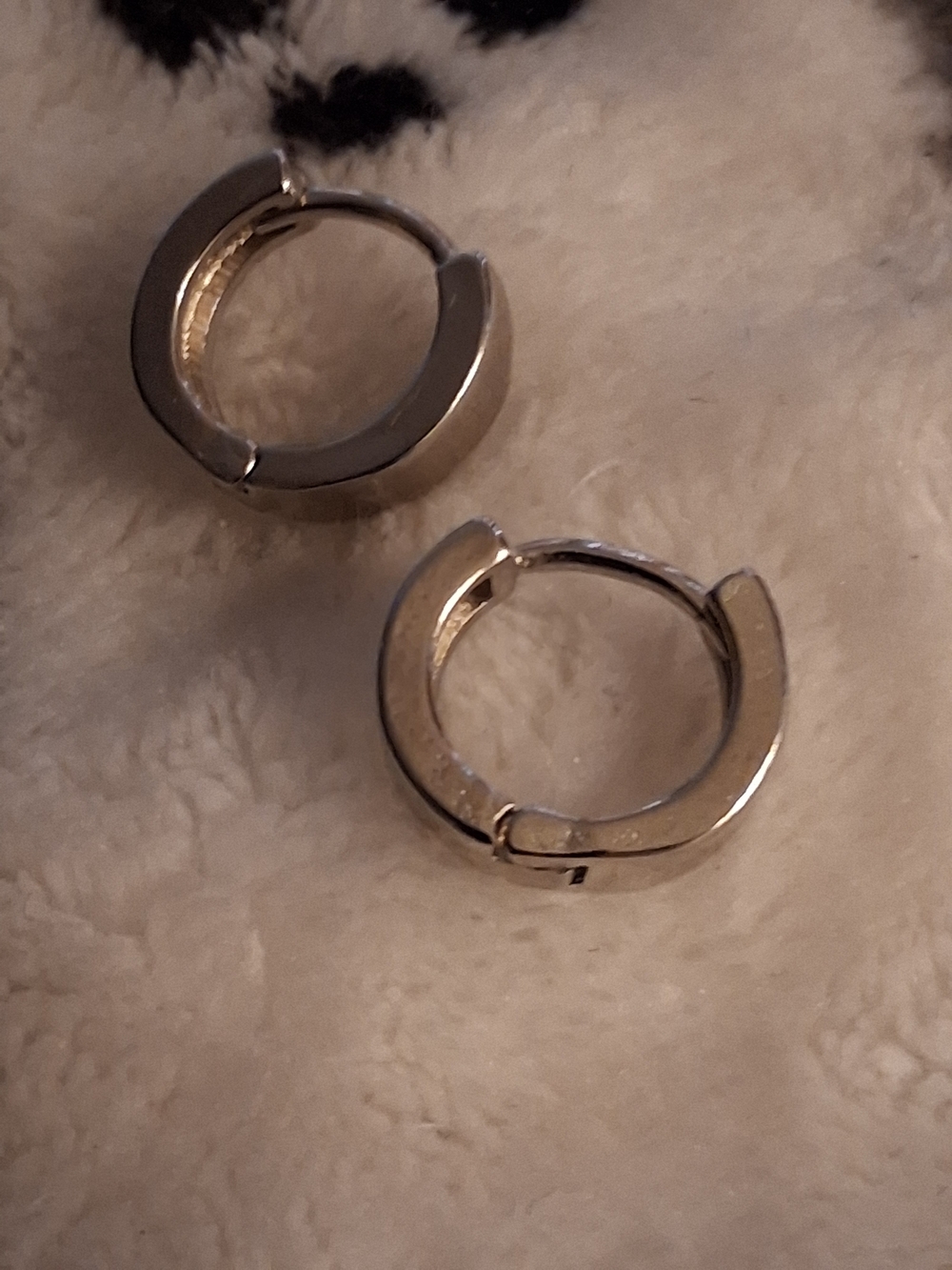 Polished Silver Huggie Hoop Earrings - Sleek Everyday Style